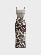 Rückenfreies, bedrucktes Kleid mit Schlitz und Reißverschluss